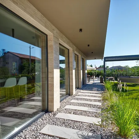 Pieron & Bavigo - Oasis Marčana