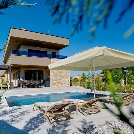 Pieron & Bavigo - Oasis Marčana