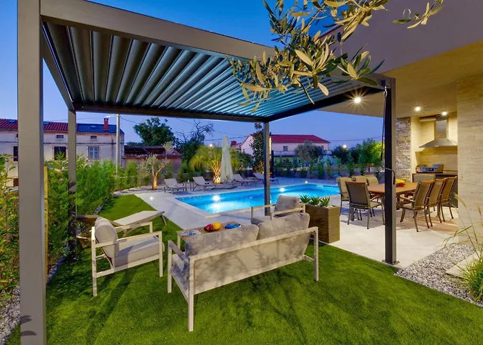 Pieron & Bavigo - Oasis Βίλα